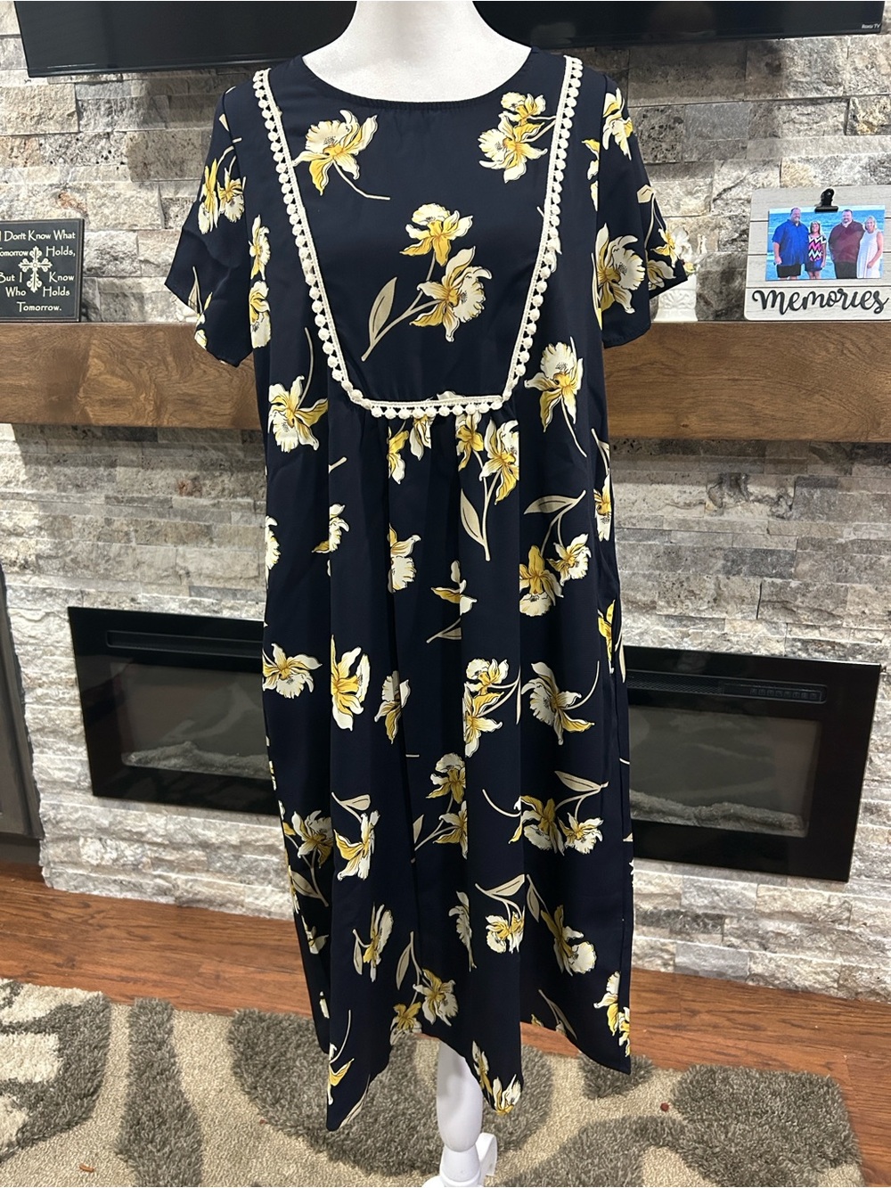 Floral Navy midi Dress with pockets. Yellow Accent. New without tags size large
